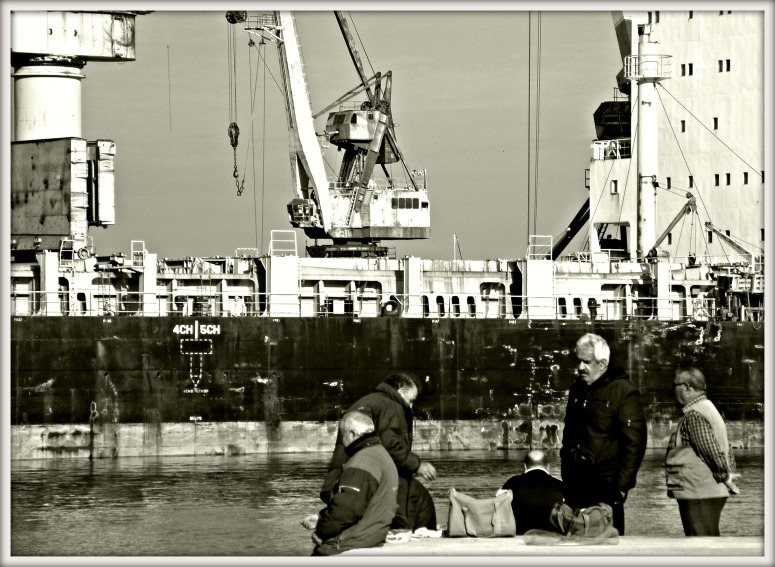 Fishermen in the port of Volos III (2016)
